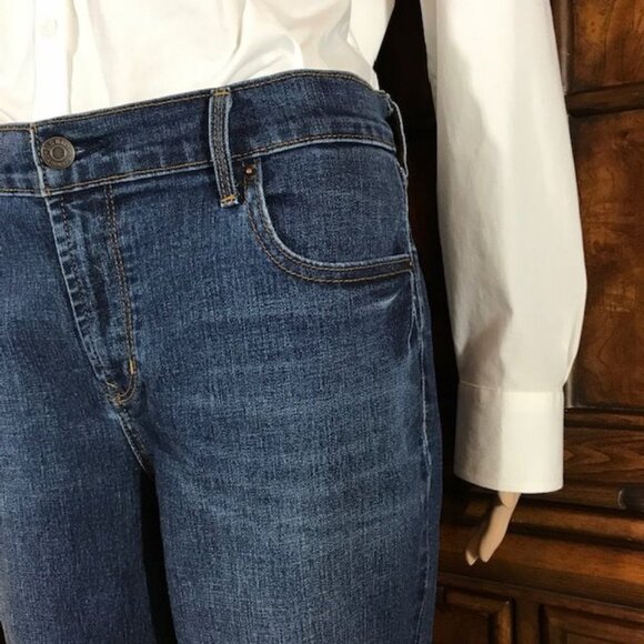Old Navy Original Mid Rise Medium Wash Straight Leg Stretch Jean - Picture 7 of 10